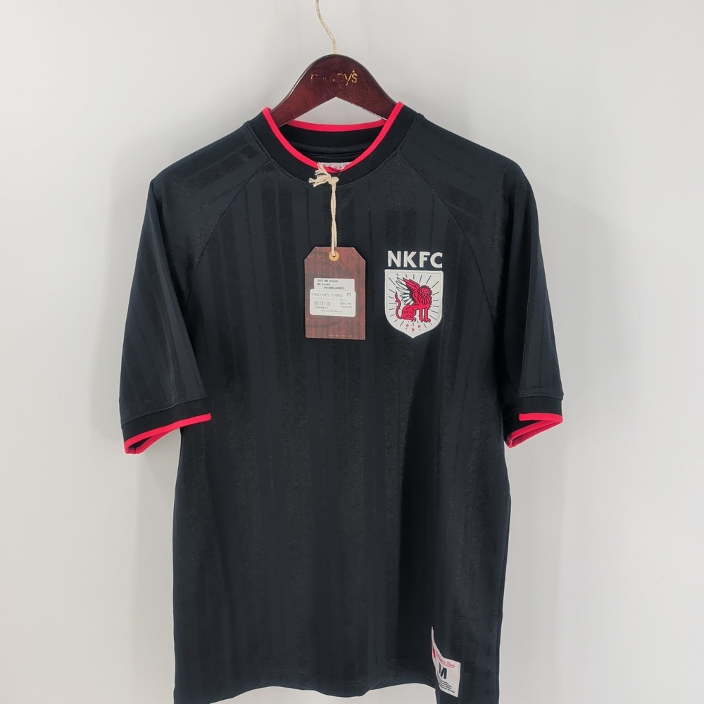 NWT NKFC Soccer Mitchell & Ness Mens‎ Black Red Nice Kicks Soccer T-Shirt Size M